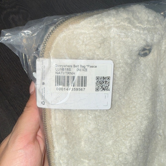 lululemon fleece belt bag 1L - light ivory - Picture 2 of 3